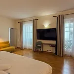Marais, Sainte-croix Bretonnerie 2 - 4 Places Apartment Paris