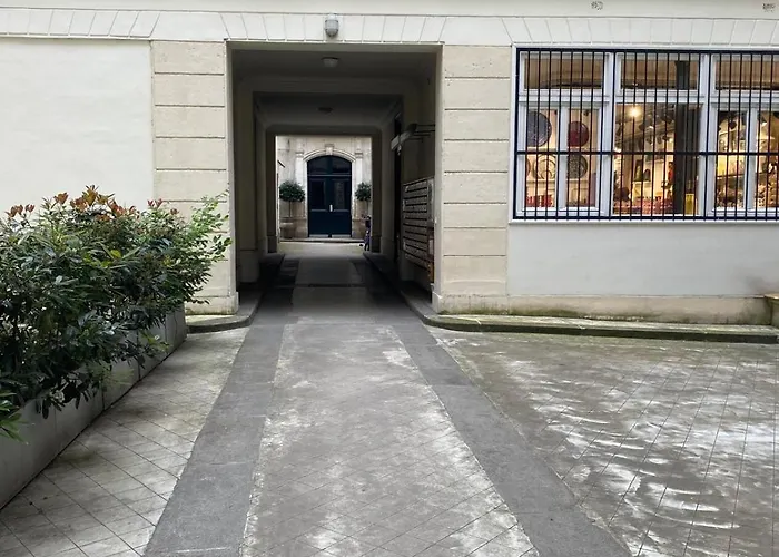 Marais, Sainte-croix Bretonnerie 2 - 4 Places パリ