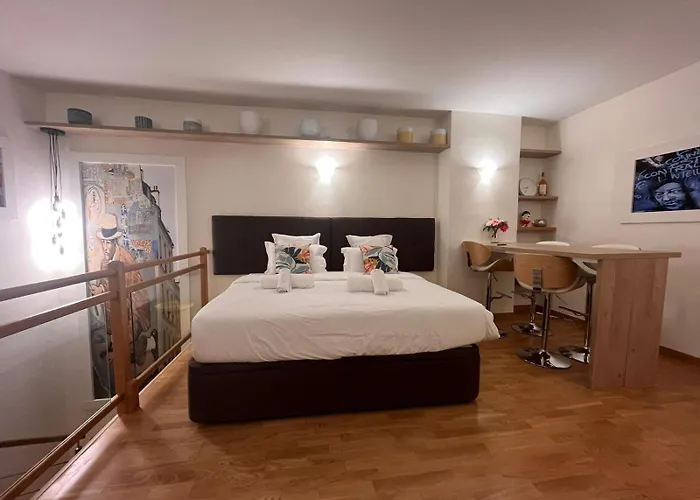 Marais, Sainte-croix Bretonnerie 2 - 4 Places パリ